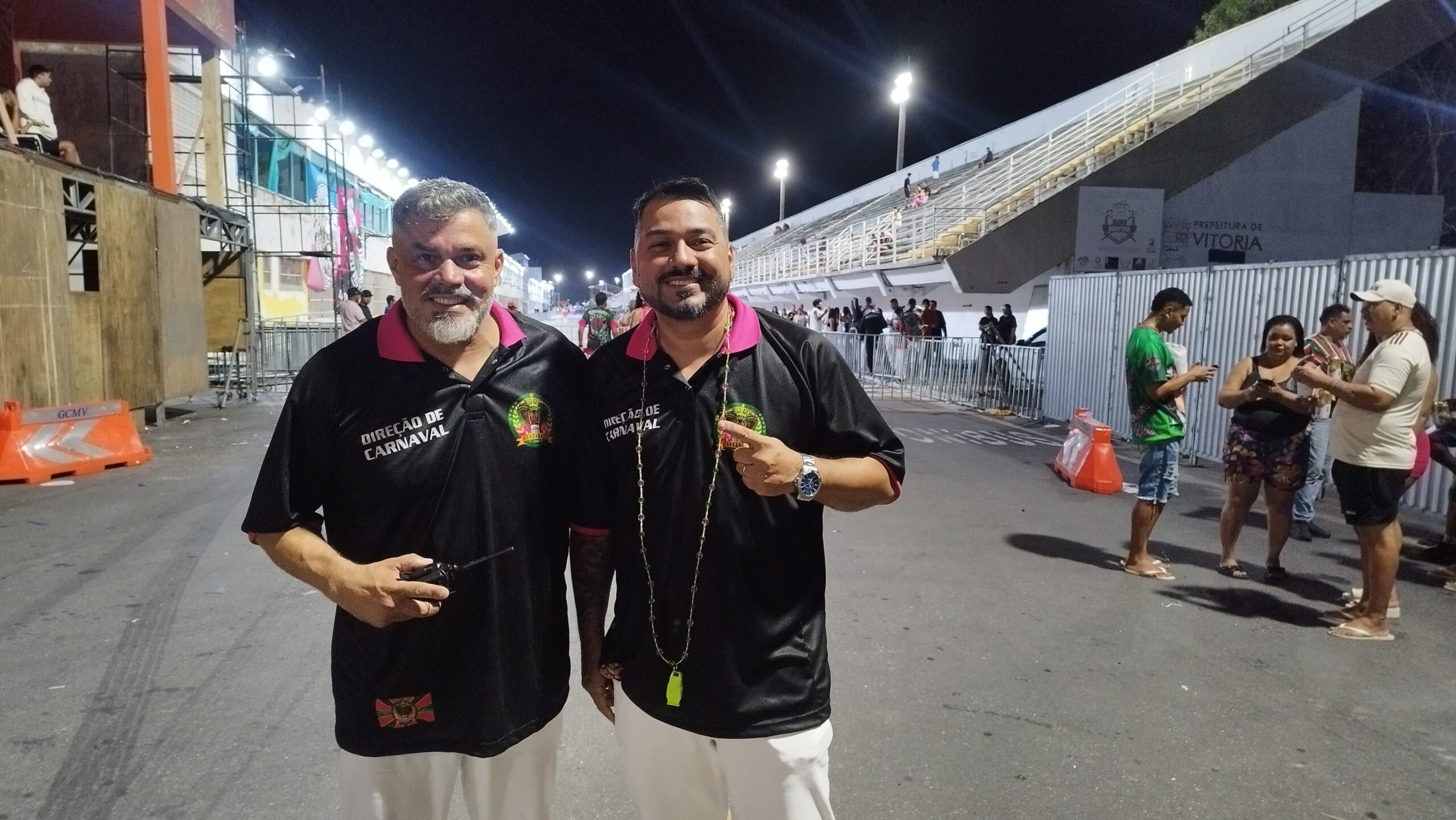 WESLEY E THIAGO, DIRETORES DE CARNAVAL DA VENENOSA DE MARUÍPE, ANALIZAM O ENSAIO TÉCNICO DA ESCOLA EM 24/01/2026