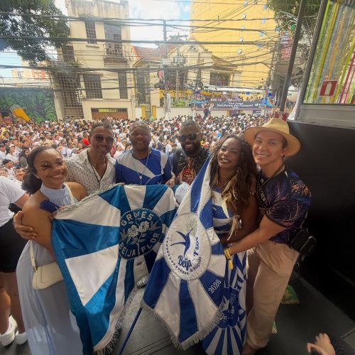 ​COMITIVA DA BEIJA-FLOR CELEBRA EXPERIÊNCIA ÚNICA NO CÍRIO DE NAZARÉ AO LADO DE ZENEIDA LIMA, HOMENAGEADA DO ENREDO DE 2027