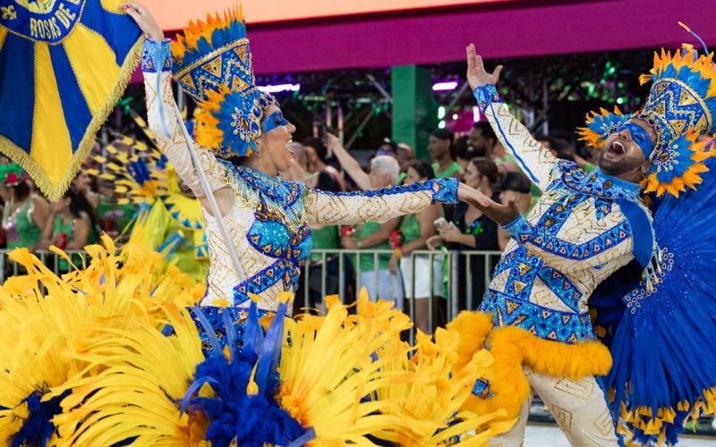 FOTOS DO DESFILE DA ROSAS DE OURO NO CARNAVAL DE VITÓRIA 2026