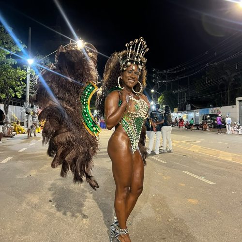NEILANE NEVES ESTÁ HÁ DUAS DÉCADAS COMO MUSA E RAINHA DE BATERIA