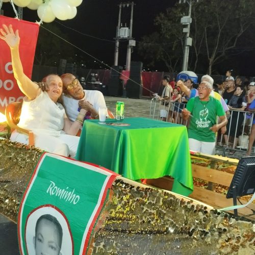 OS MORROS DO CENTRO DE VITÓRIA SE IRMANARAM E DESCERAM PARA O ENSAIO TÉCNICO DA “MAIS QUERIDA” NO SAMBÃO DO POVO 