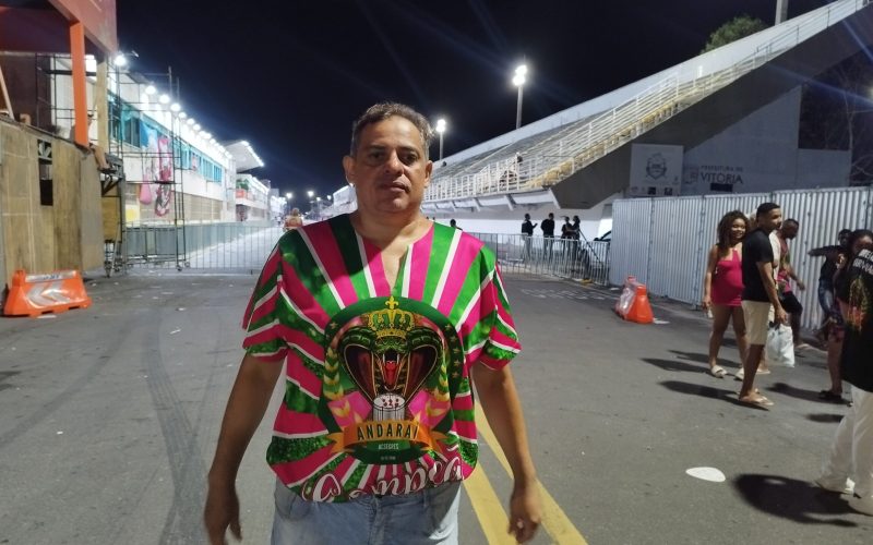 CARNAVALESCO ALEX SANTIAGO DA ANDARAÍ FALA AO CARTEIRO POETA.