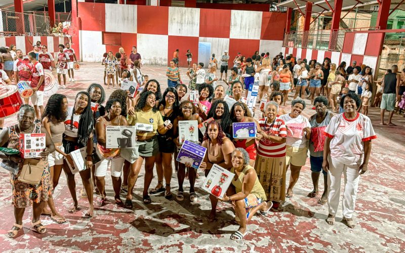SALGUEIRO CELEBRA O DIA DAS MÃES COM FESTA E DISTRIBUIÇÃO DE PRESENTES NO MORRO DO SALGUEIRO