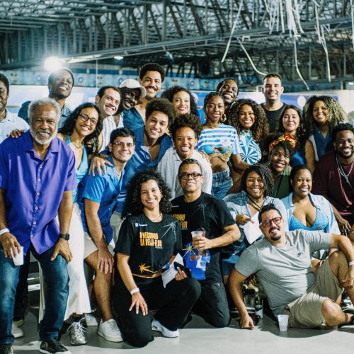 ELENCO DE MUSICAL SOBRE NEGUINHO DA BEIJA-FLOR PRESTIGIA ENSAIO DA AZUL E BRANCO DE NILÓPOLIS