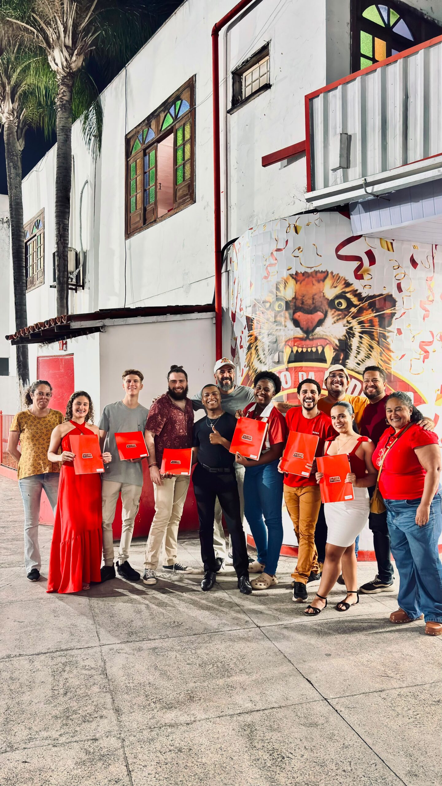 *PORTO DA PEDRA ENTREGA CROQUIS DAS FANTASIAS DOS CASAIS DE MESTRE-SALA E PORTA-BANDEIRA PARA O CARNAVAL 2027*