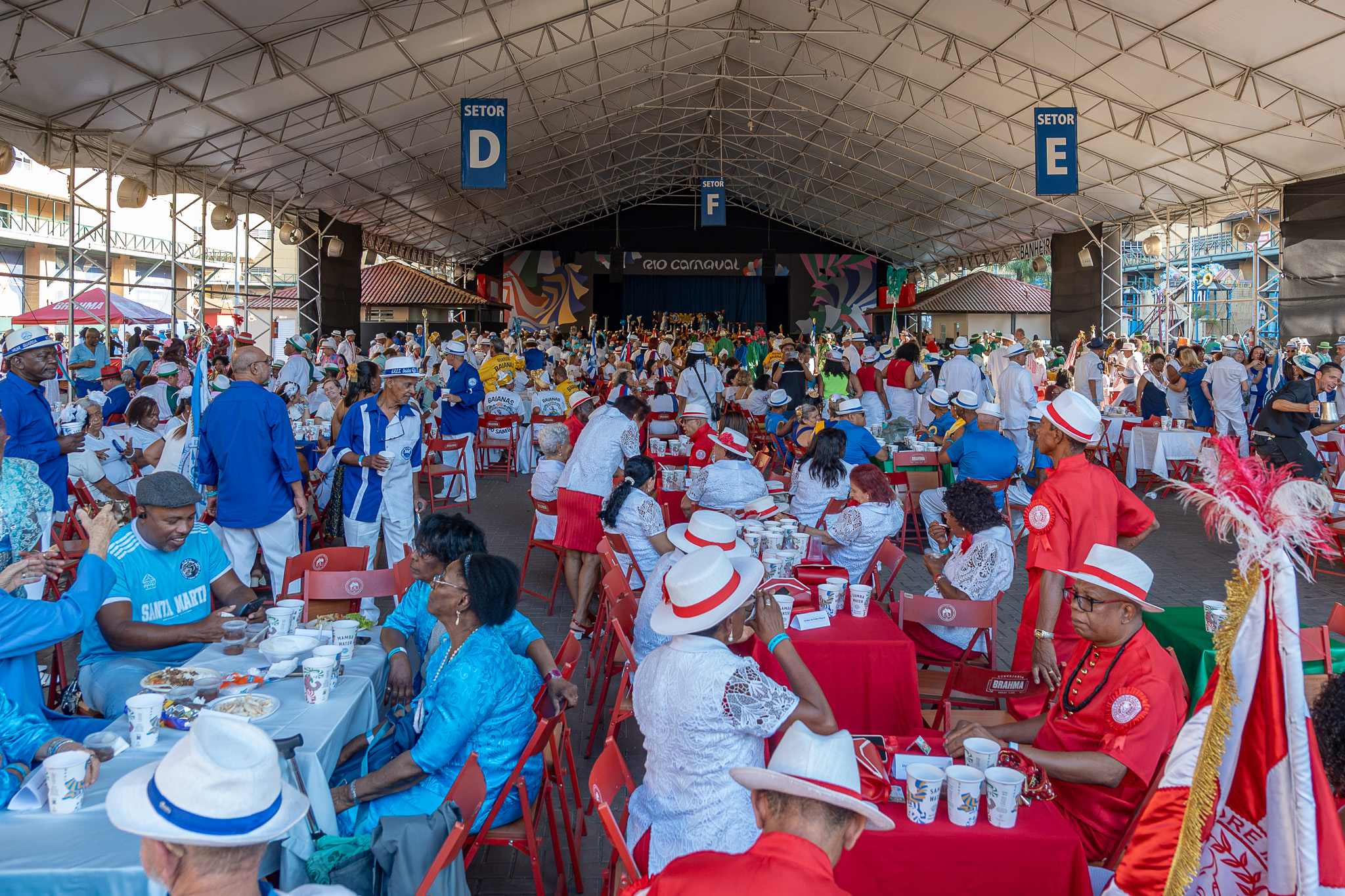 FESTA DAS VELHAS GUARDAS GANHA NOVA DIMENSÃO E UNE ESCOLAS DE TODOS OS GRUPOS DO RIO NA CIDADE DO SAMBA