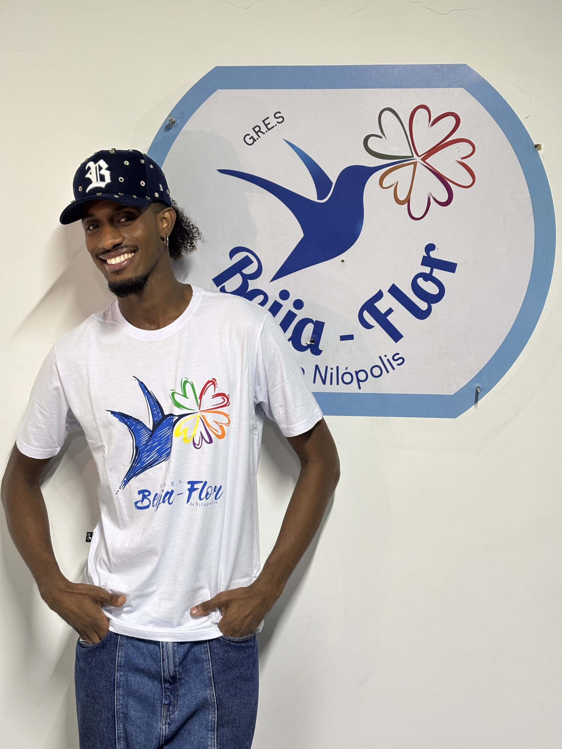 ​COM TRAJETÓRIA CONSTRÍDA EM DIFERENTES ESCOLAS DE SAMBA, ALLAM BASTOS INICIA IMERSÃO NA BEIJA-FLOR