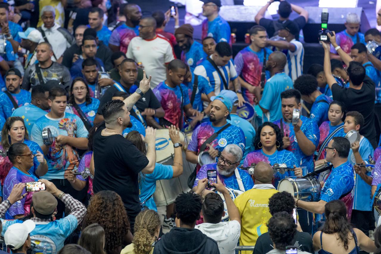 UNIDOS DE VILA ISABEL DEFINE SEMIFINALISTAS DA DISPUTA DE SAMBA-ENREDO NESTA SEXTA-FEIRA (4)