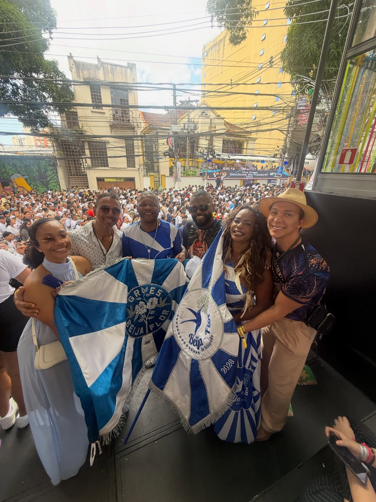 ​COMITIVA DA BEIJA-FLOR CELEBRA EXPERIÊNCIA ÚNICA NO CÍRIO DE NAZARÉ AO LADO DE ZENEIDA LIMA, HOMENAGEADA DO ENREDO DE 2027
