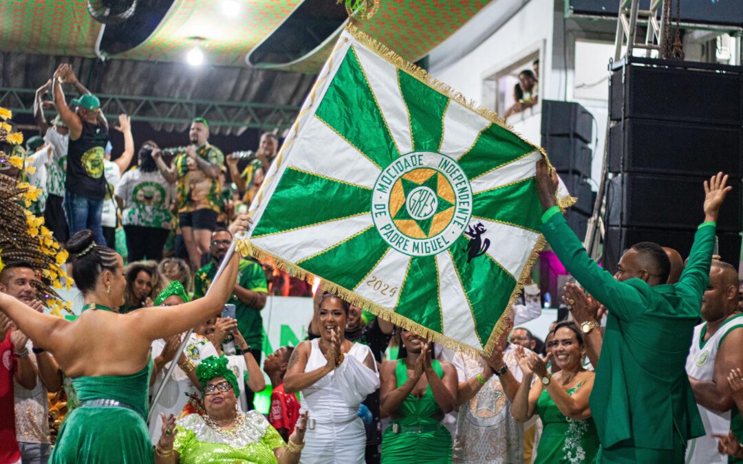 MOCIDADE INDEPENDENTE DE PADRE MIGUEL DÁ INÍCIO À DISPUTA DE SAMBA-ENREDO COM FEIJOADA